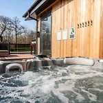Chalet High Oaks Grange - Contemporary Pickering