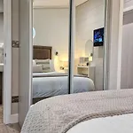 Chalet High Oaks Grange - Contemporary Pickering