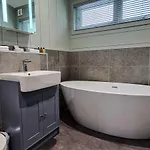 High Oaks Grange - Contemporary Chalet Pickering