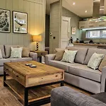 Chalet High Oaks Grange - Contemporary Pickering