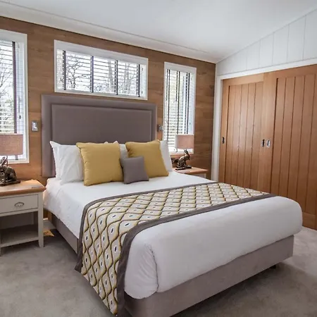 High Oaks Grange - Contemporary *