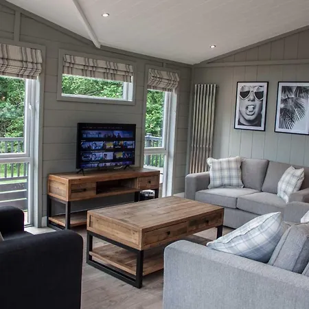 High Oaks Grange - Contemporary Chalet *