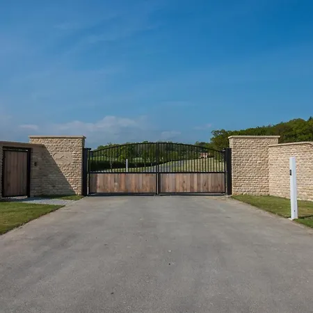 High Oaks Grange - Contemporary Chalet