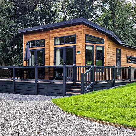 High Oaks Grange - Contemporary Chalet
