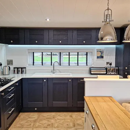 High Oaks Grange - Contemporary *