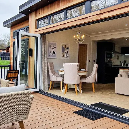 Chalet High Oaks Grange - Contemporary Pickering