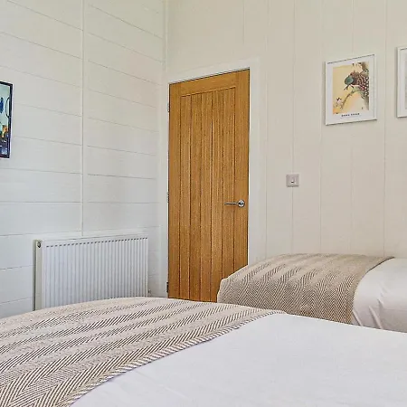 High Oaks Grange - Contemporary Chalet *
