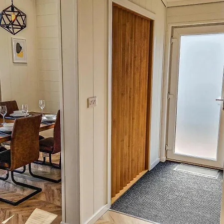 High Oaks Grange - Contemporary Chalet