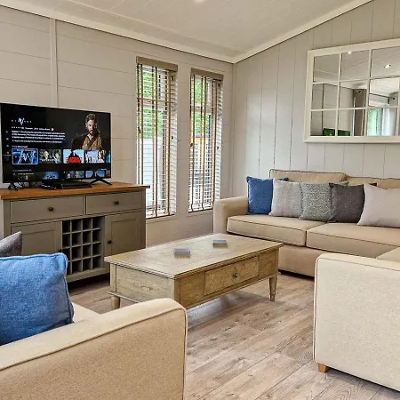 High Oaks Grange - Contemporary Chalet *