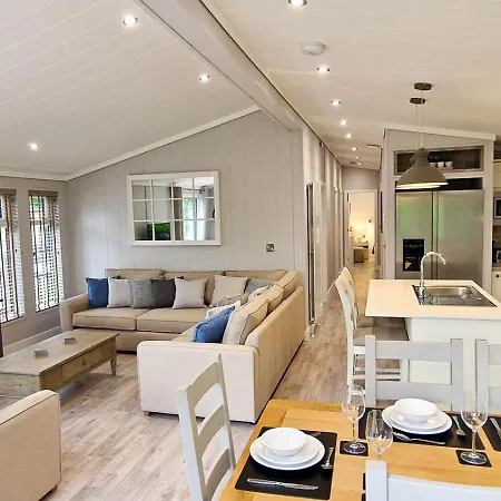 High Oaks Grange - Contemporary Chalet