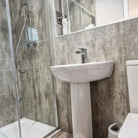 High Oaks Grange - Contemporary Chalet *