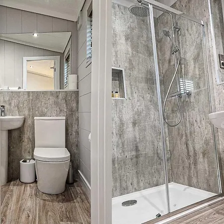 Chalet High Oaks Grange - Contemporary Pickering