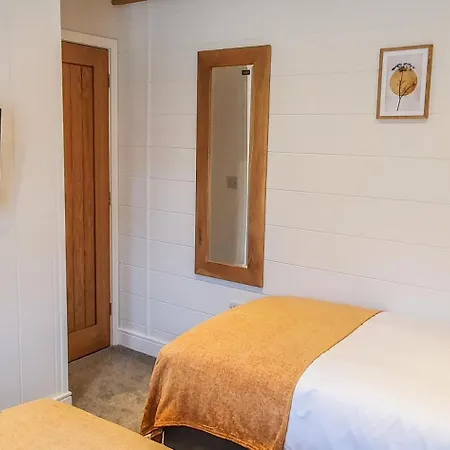 High Oaks Grange - Contemporary Chalet *