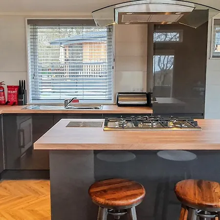 High Oaks Grange - Contemporary Chalet