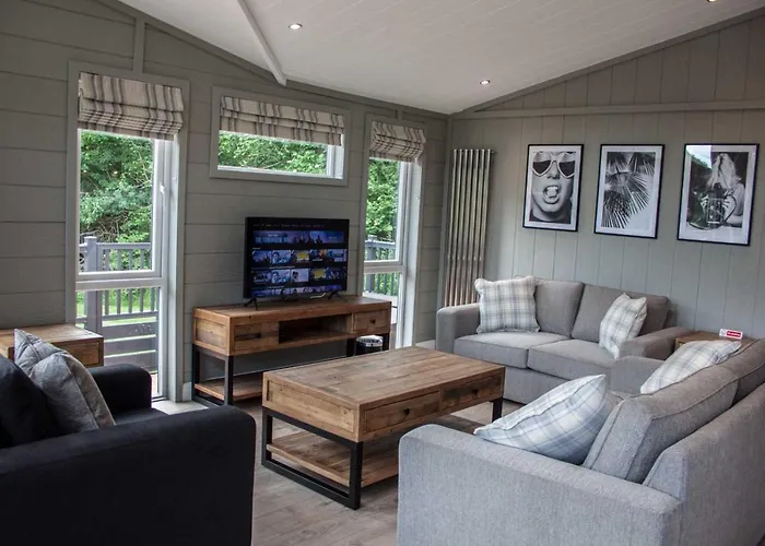 High Oaks Grange - Contemporary Chalet *