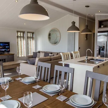 בקתה High Oaks Grange - Contemporary