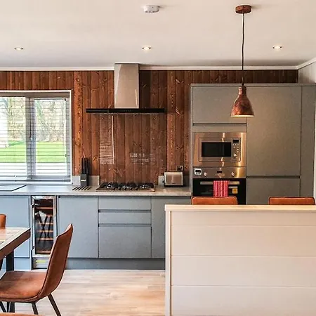 בקתה High Oaks Grange - Contemporary