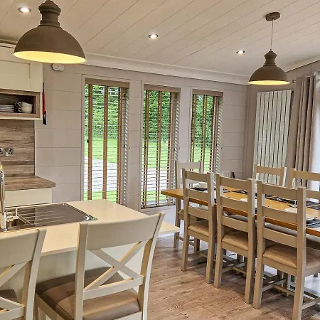 בקתה High Oaks Grange - Contemporary *