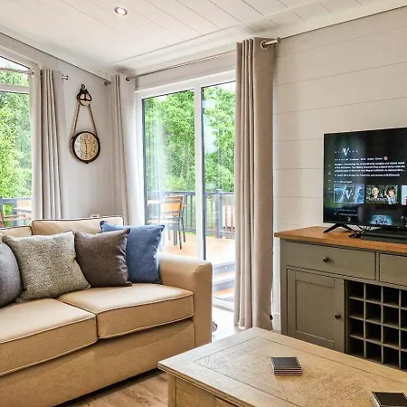 בקתה High Oaks Grange - Contemporary